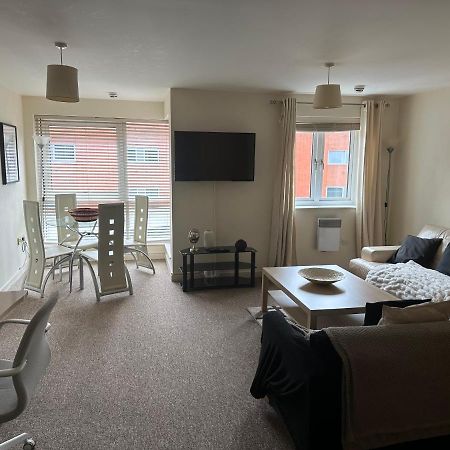 Gunwharf Quays Harbour Apartments พอร์ตสมัธ ภายนอก รูปภาพ