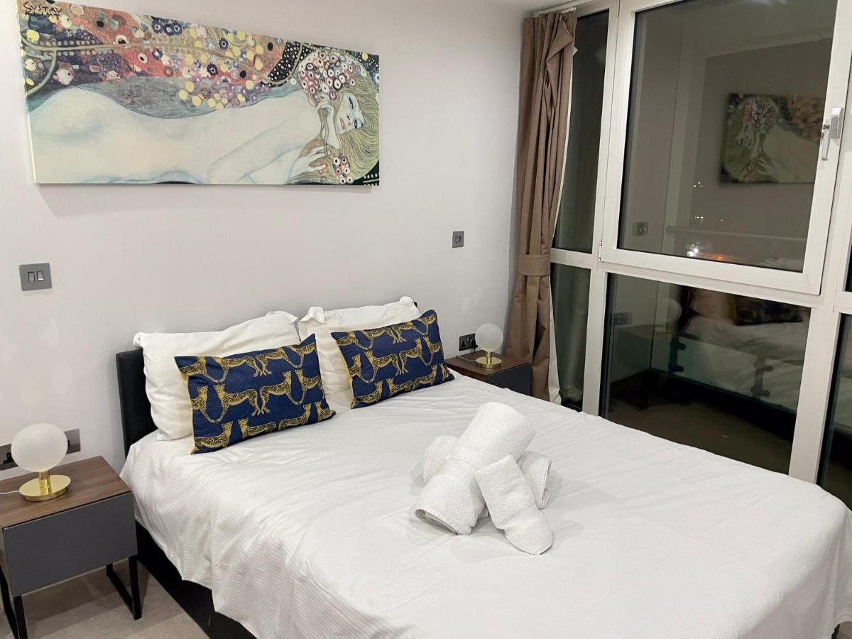 Gunwharf Quays Harbour Apartments พอร์ตสมัธ ภายนอก รูปภาพ