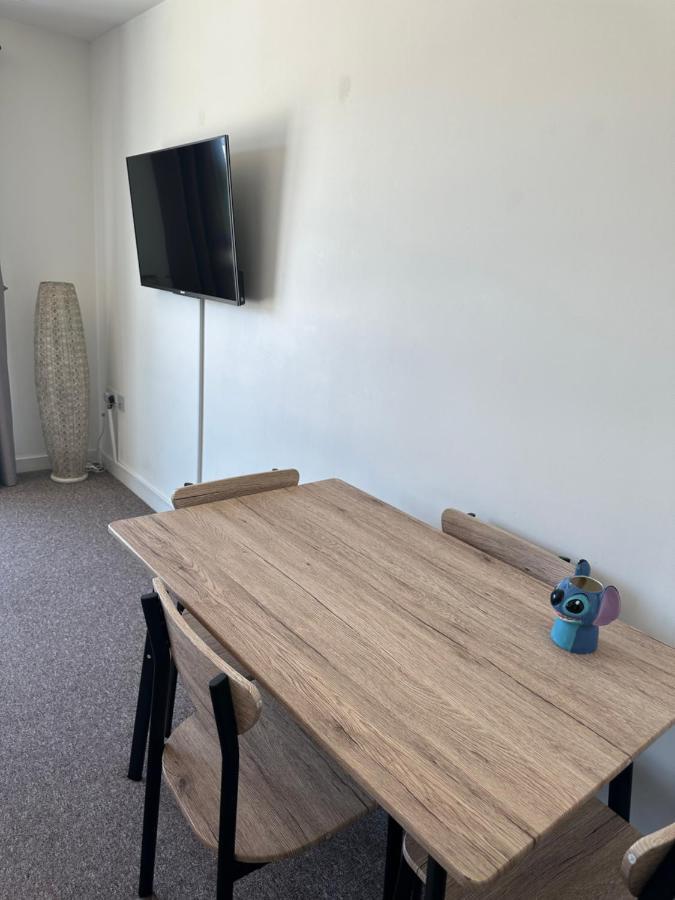 Gunwharf Quays Harbour Apartments พอร์ตสมัธ ภายนอก รูปภาพ