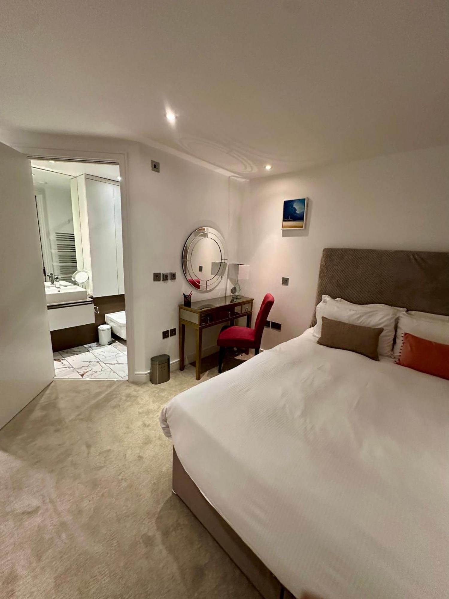 Gunwharf Quays Harbour Apartments พอร์ตสมัธ ภายนอก รูปภาพ