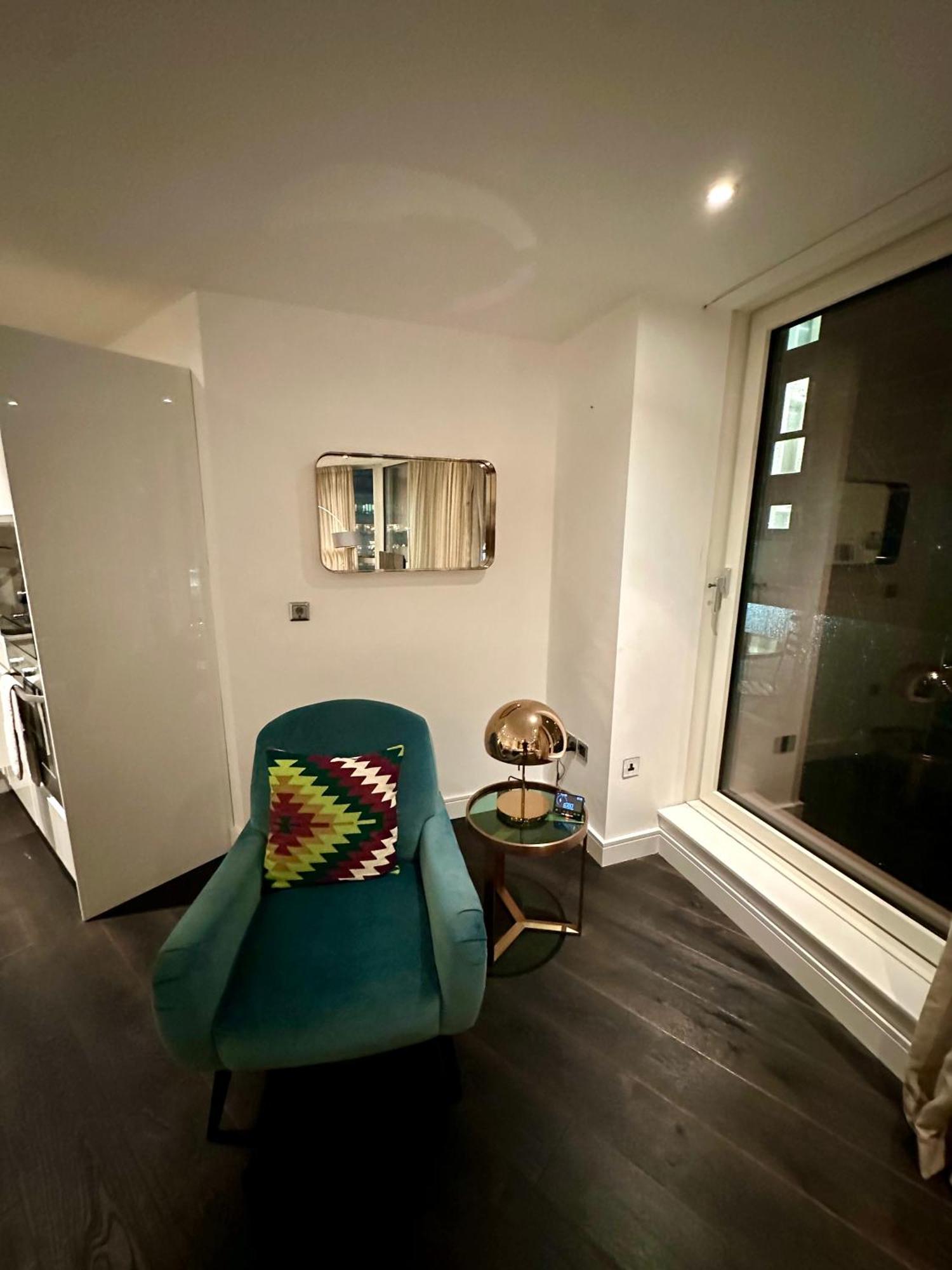 Gunwharf Quays Harbour Apartments พอร์ตสมัธ ภายนอก รูปภาพ