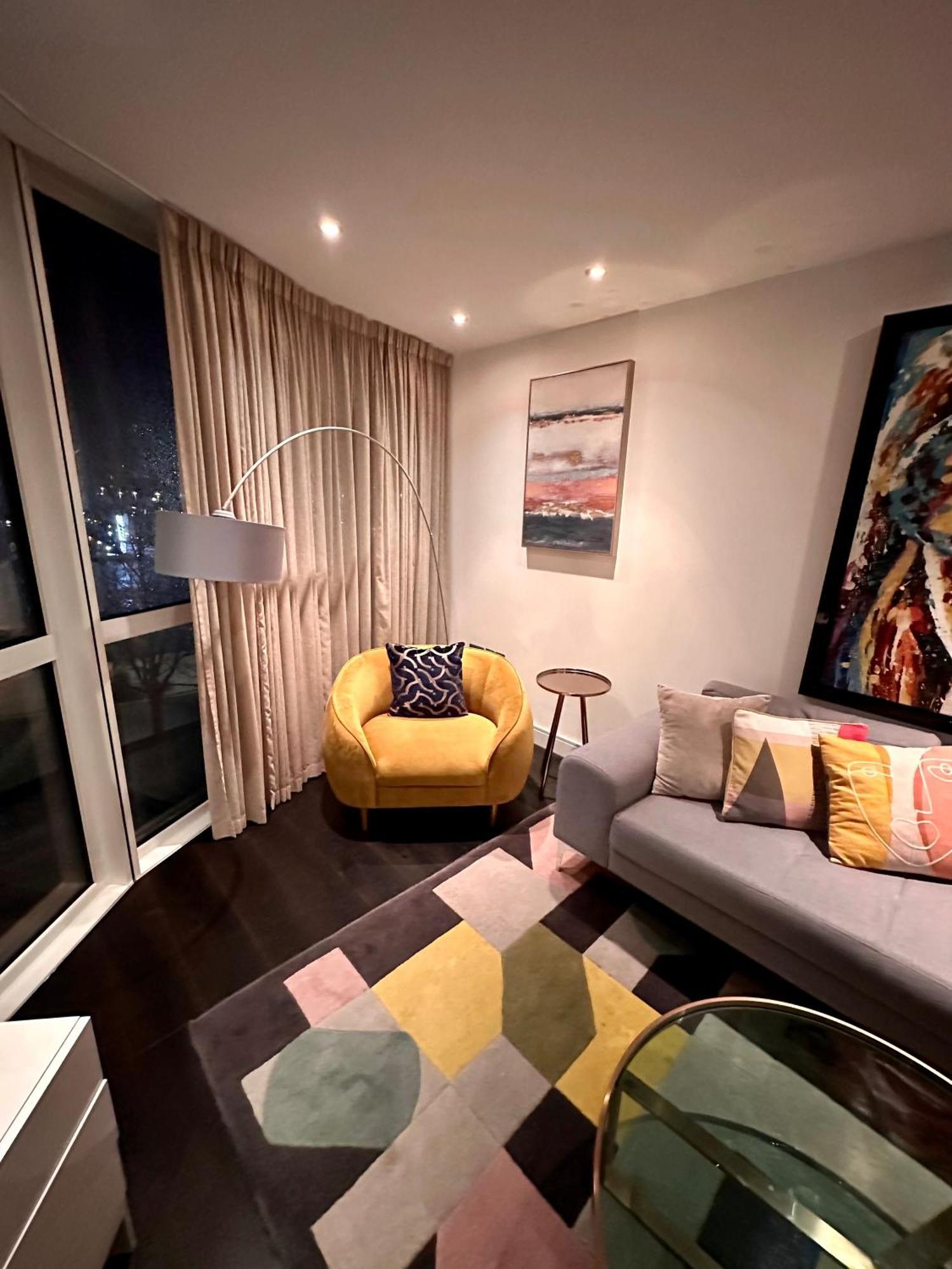 Gunwharf Quays Harbour Apartments พอร์ตสมัธ ภายนอก รูปภาพ