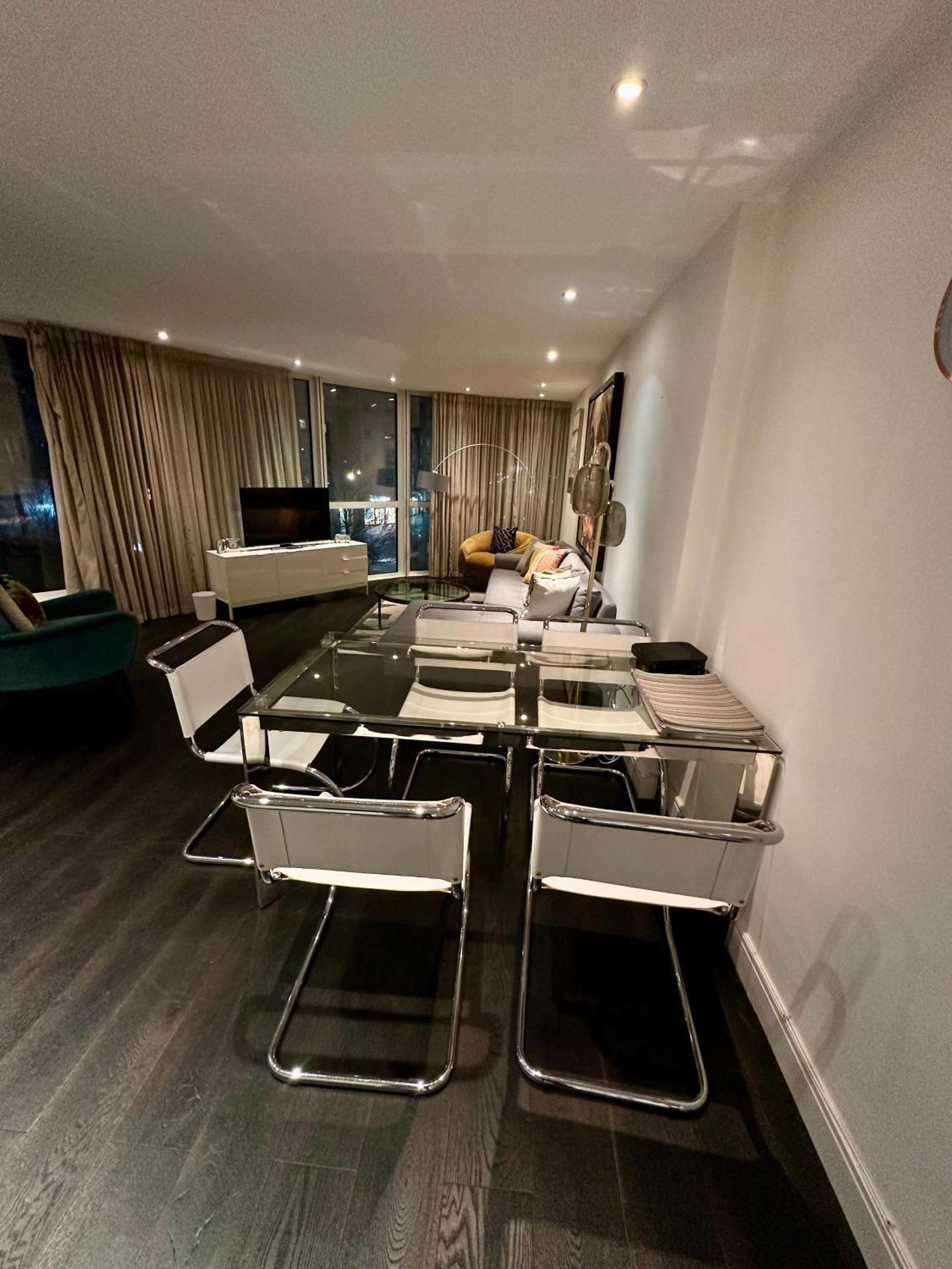 Gunwharf Quays Harbour Apartments พอร์ตสมัธ ภายนอก รูปภาพ