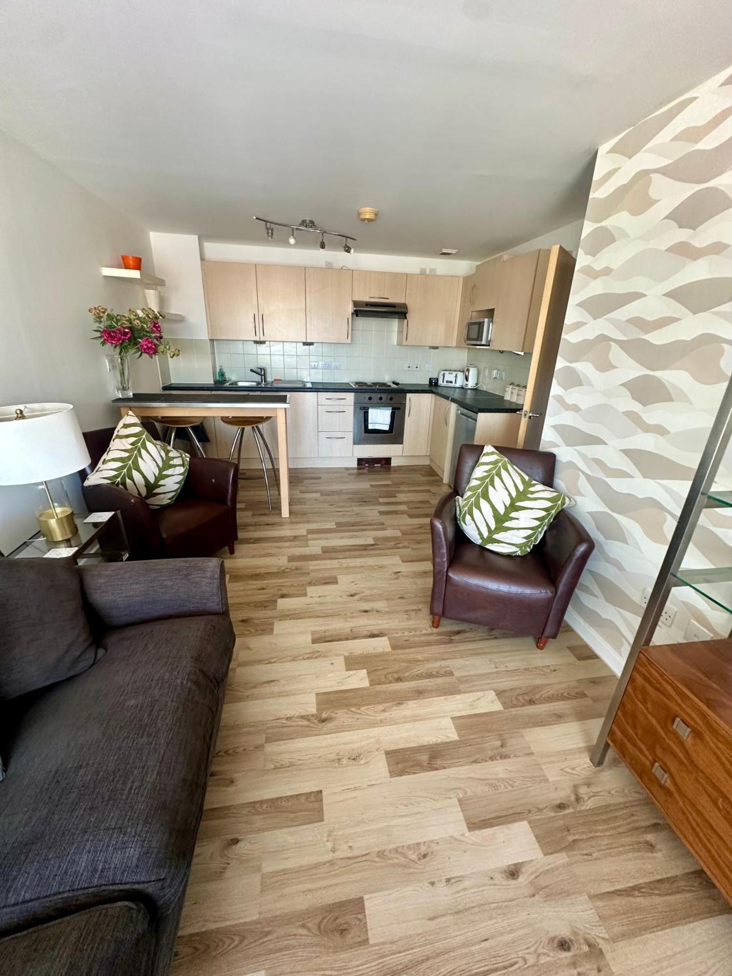 Gunwharf Quays Harbour Apartments พอร์ตสมัธ ภายนอก รูปภาพ