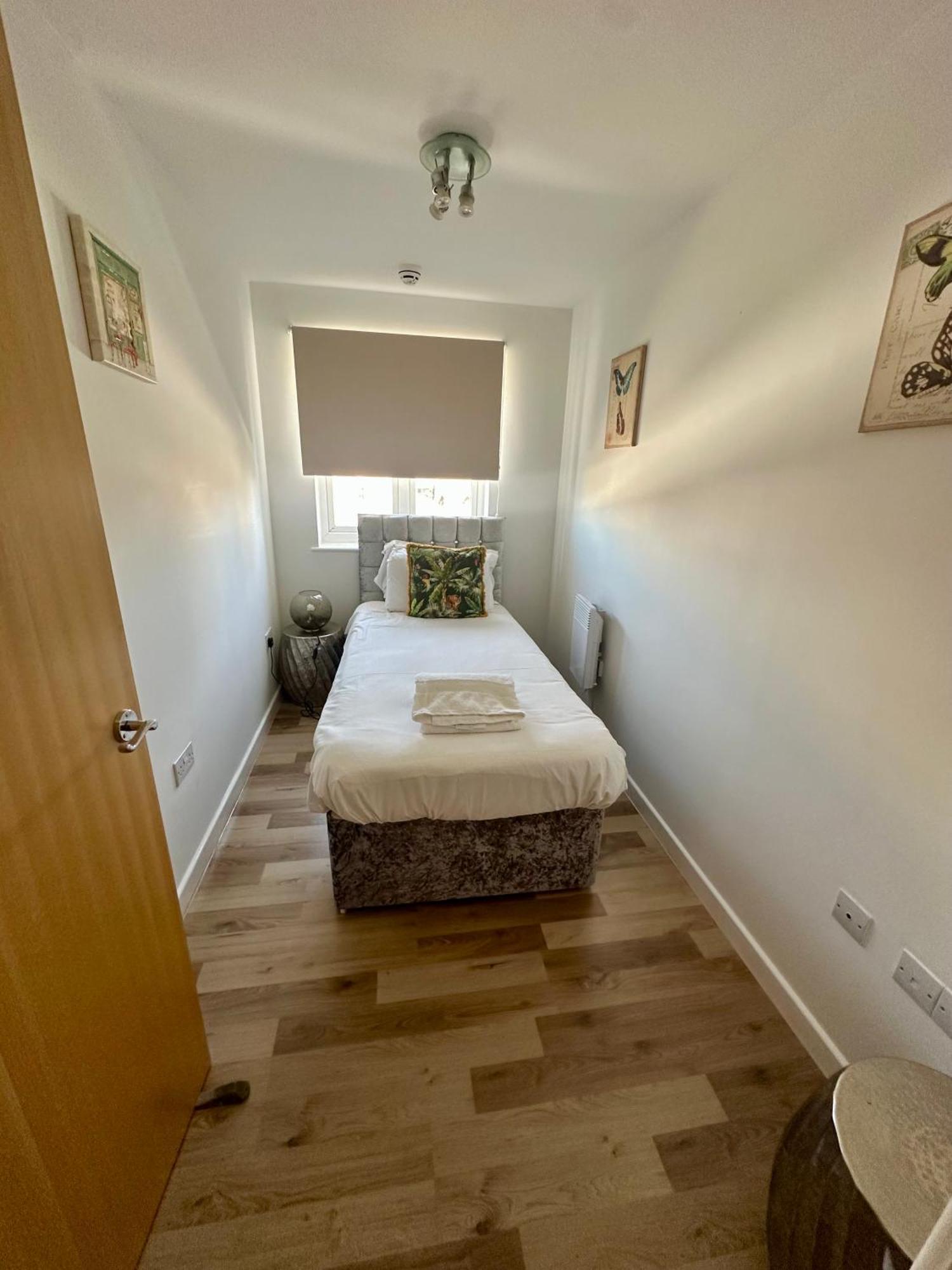 Gunwharf Quays Harbour Apartments พอร์ตสมัธ ภายนอก รูปภาพ