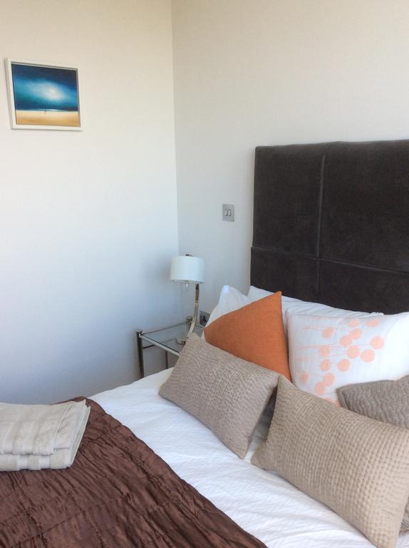 Gunwharf Quays Harbour Apartments พอร์ตสมัธ ภายนอก รูปภาพ