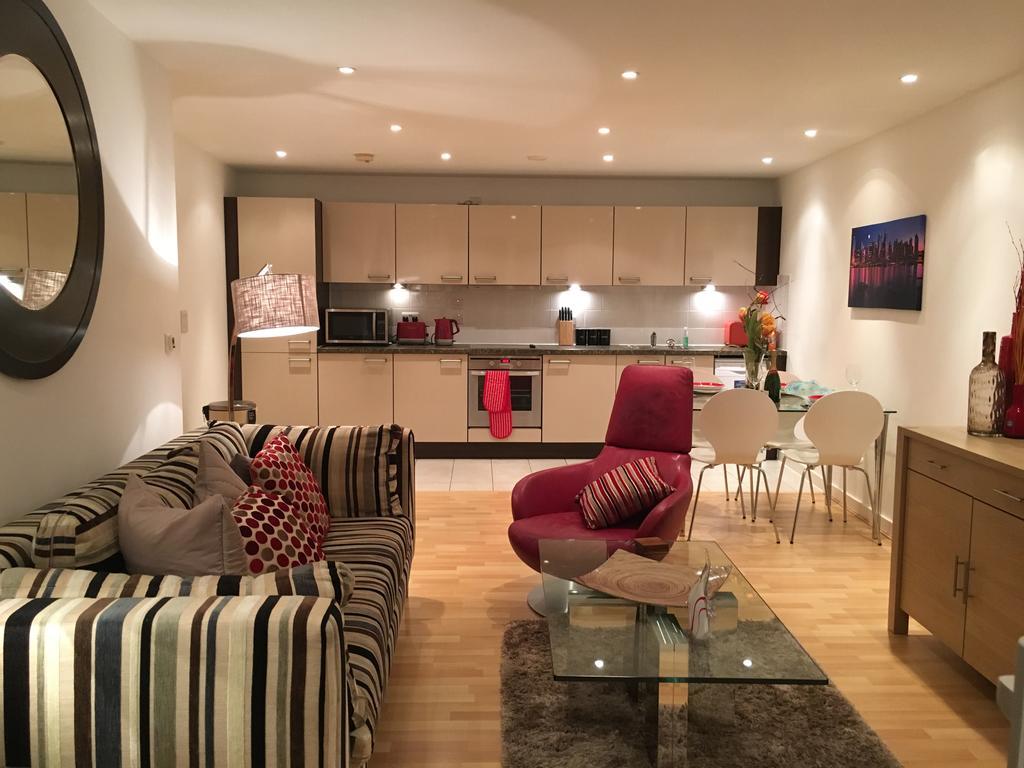 Gunwharf Quays Harbour Apartments พอร์ตสมัธ ภายนอก รูปภาพ