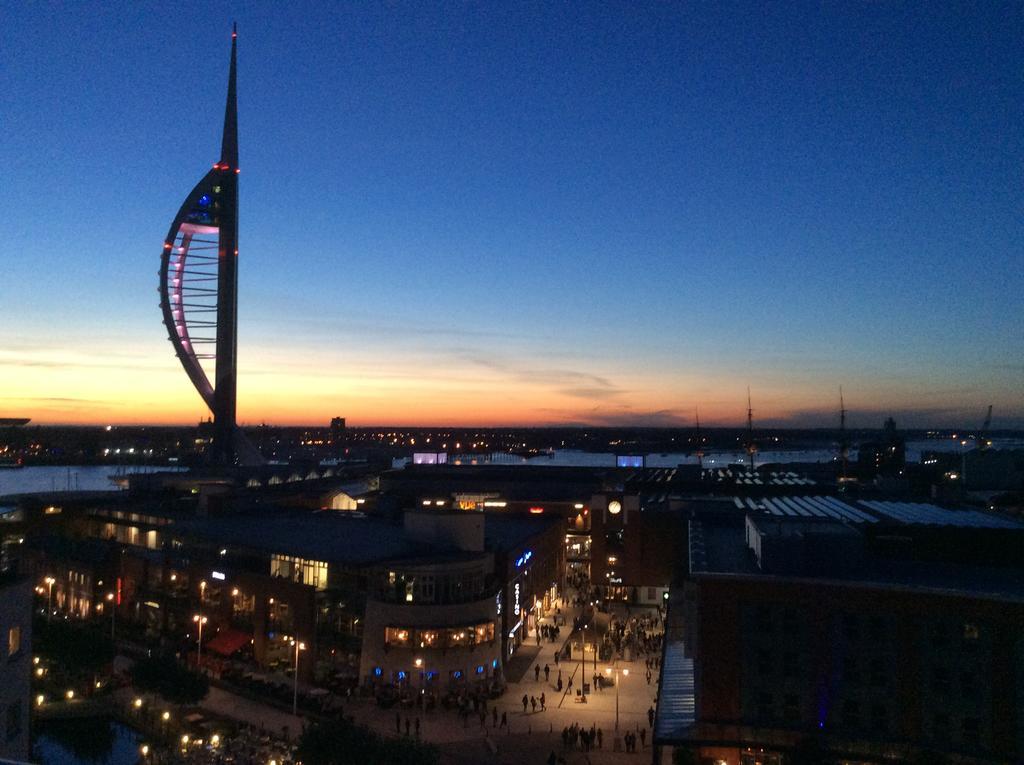 Gunwharf Quays Harbour Apartments พอร์ตสมัธ ภายนอก รูปภาพ