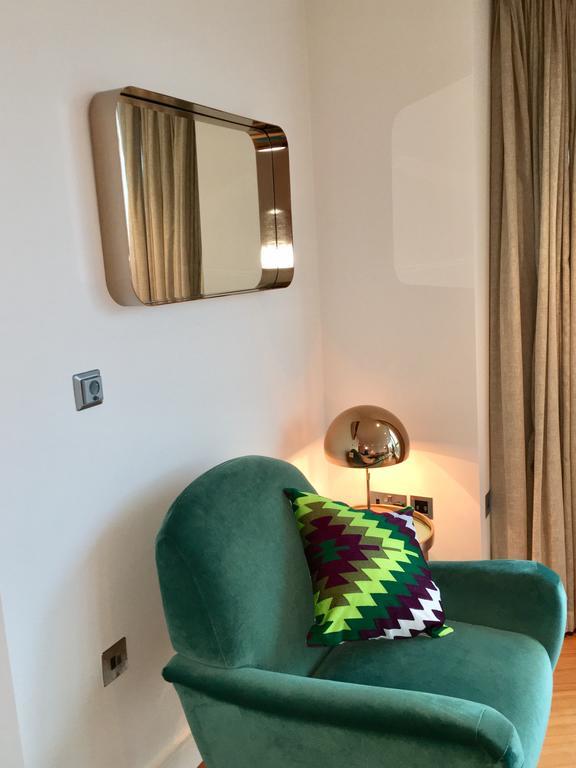 Gunwharf Quays Harbour Apartments พอร์ตสมัธ ภายนอก รูปภาพ