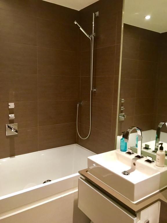 Gunwharf Quays Harbour Apartments พอร์ตสมัธ ภายนอก รูปภาพ
